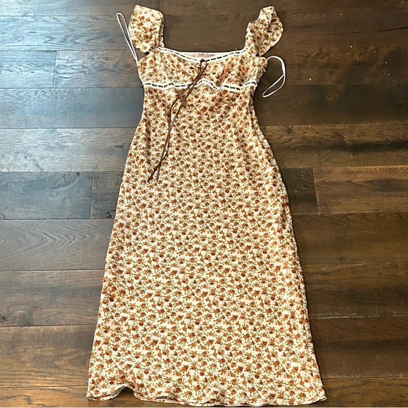 Bailey Rose Satin Floral Midi Dress with Puff Sleeves - Picture 2 of 6